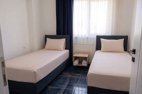 Yenimahalle ucuz pansiyon, iki tek kişilik yataklı oda